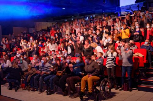 001-Des-les-premieres-minutes-cest-chaud-bouillant