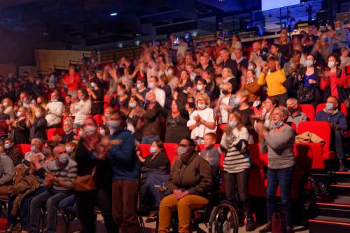 002-Salle-comble-et-bouillante