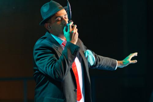 025-Completement-dedans…