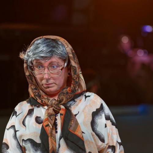 010-Perdue-dans-ses-lunettes