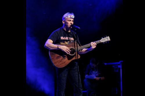 013-Chanteur-solo-et-seul