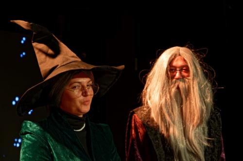 025-Sorciere-coquine-sorcier-sans-chapeau