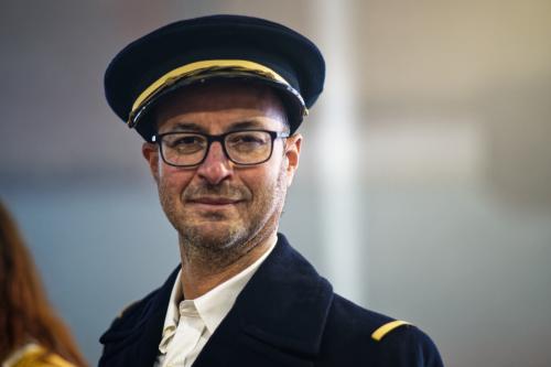 025 Le-regard-percant-du-capitaine