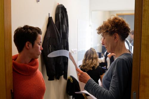 011-Attente-au-salon-