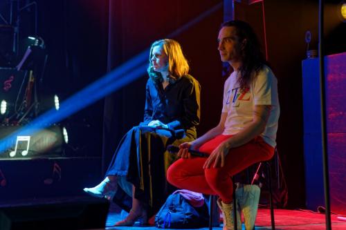 012-Attente-inquiete- -son-homme-sera-t-il-a-la-hauteur- 